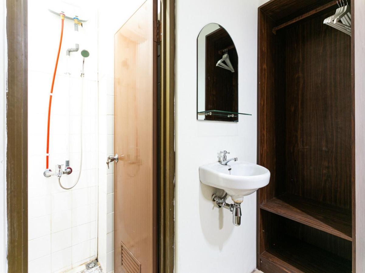 Reddoorz @ Urip Sumoharjo Solo Hotel Bagian luar foto